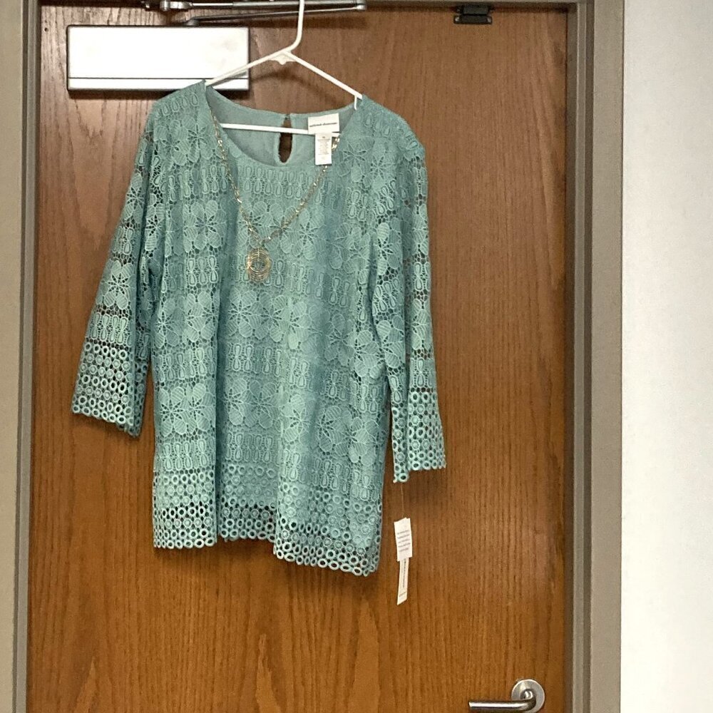 NEW Alfred Dunner mint or sea foam top with necklace sz XL